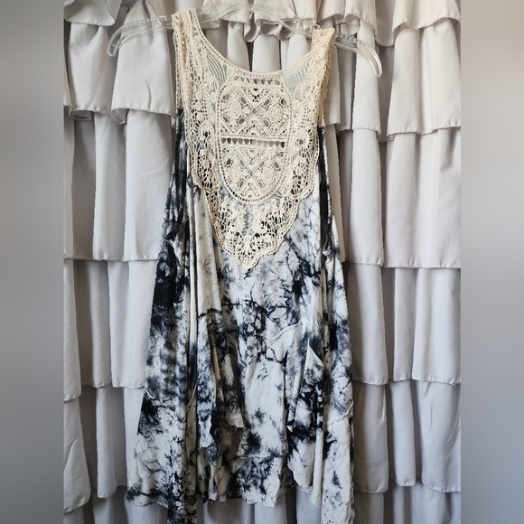Romeo and Juliet Crochet Tye Dye Top - Picture 4 of 5